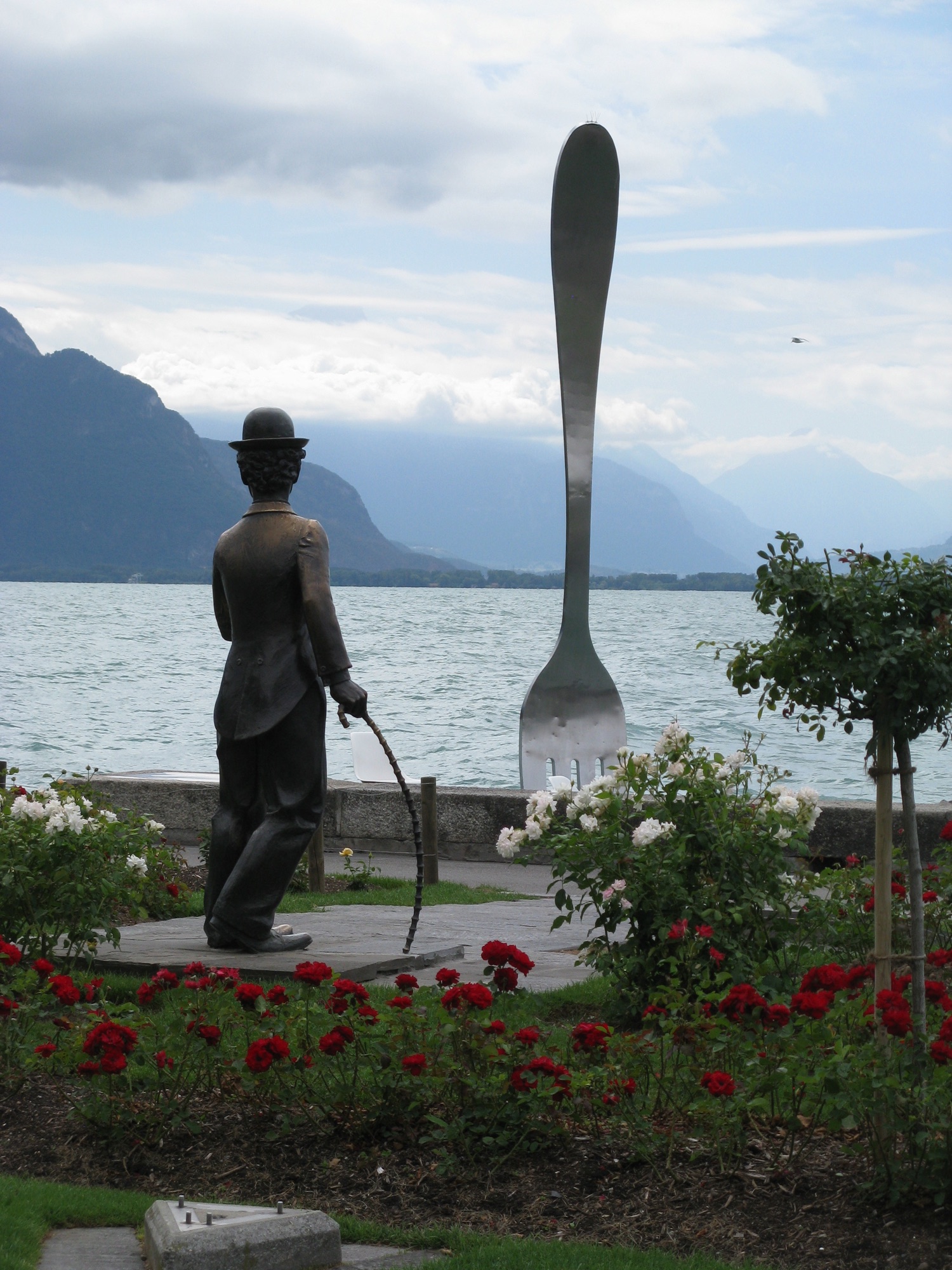 Vevey'de Charlie Chaplin heykeli