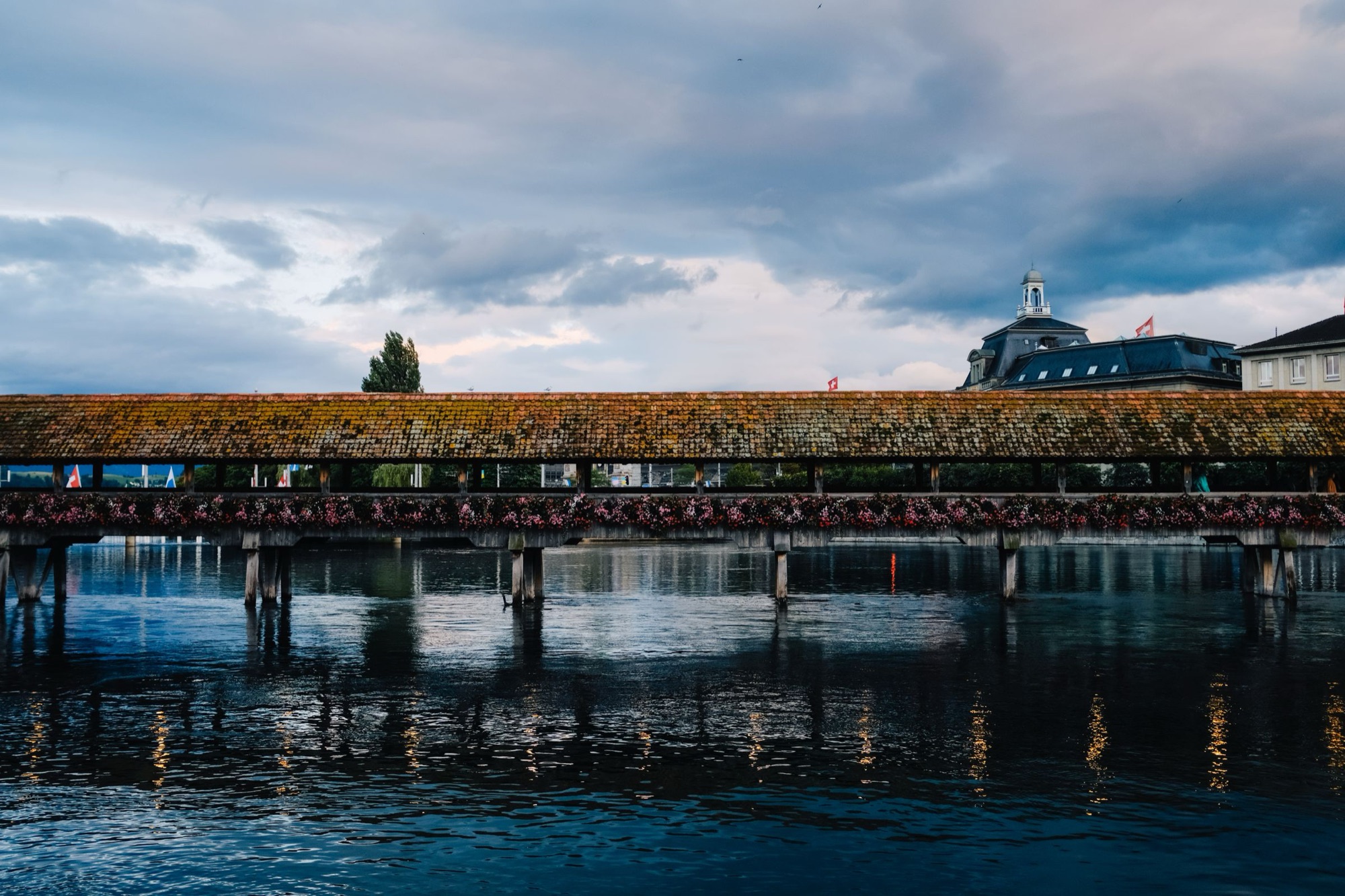 Reuss nehri üzerinde Kapellbrücke