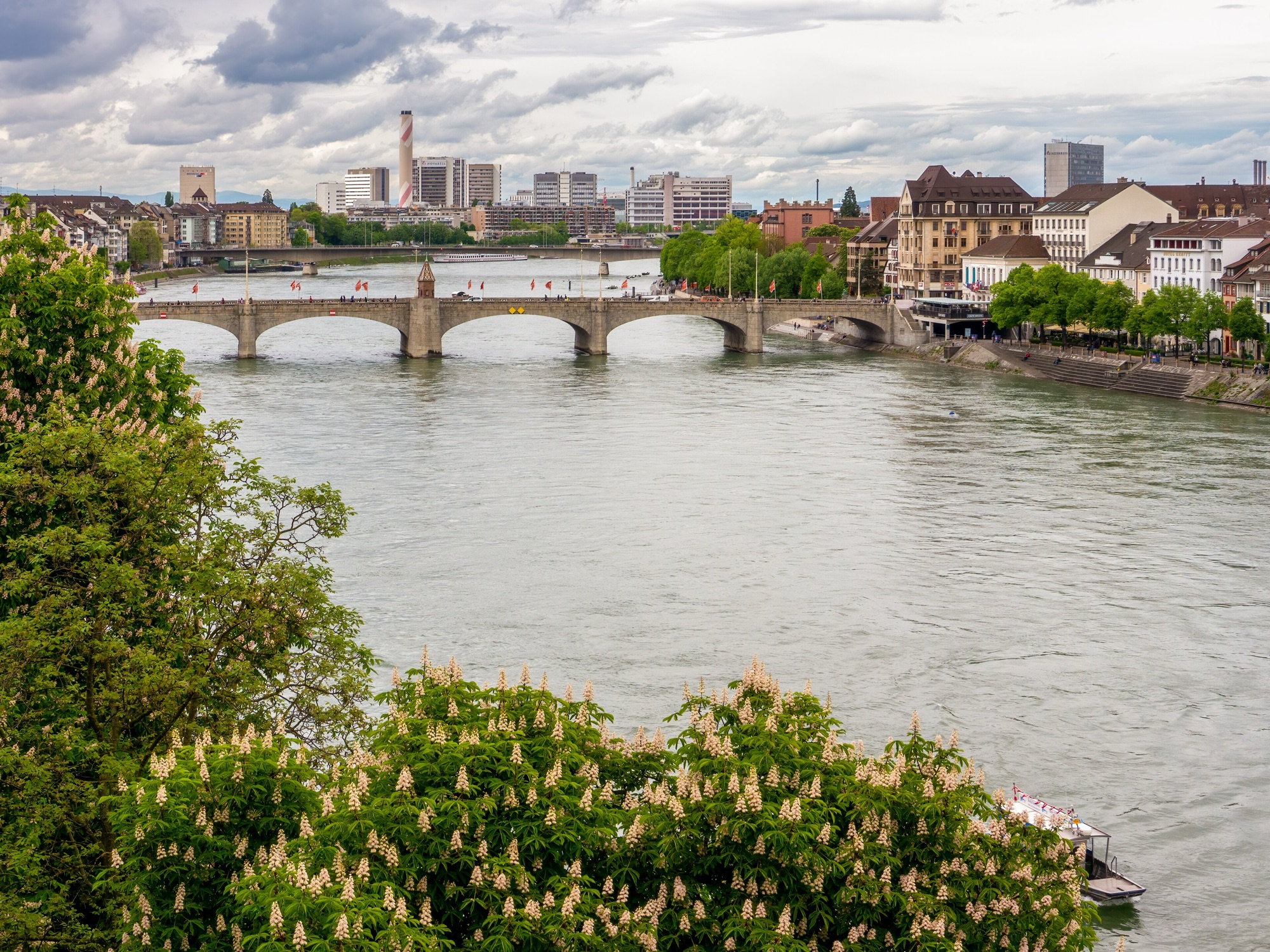 Basel, Mittlere Brücke ve Ren
